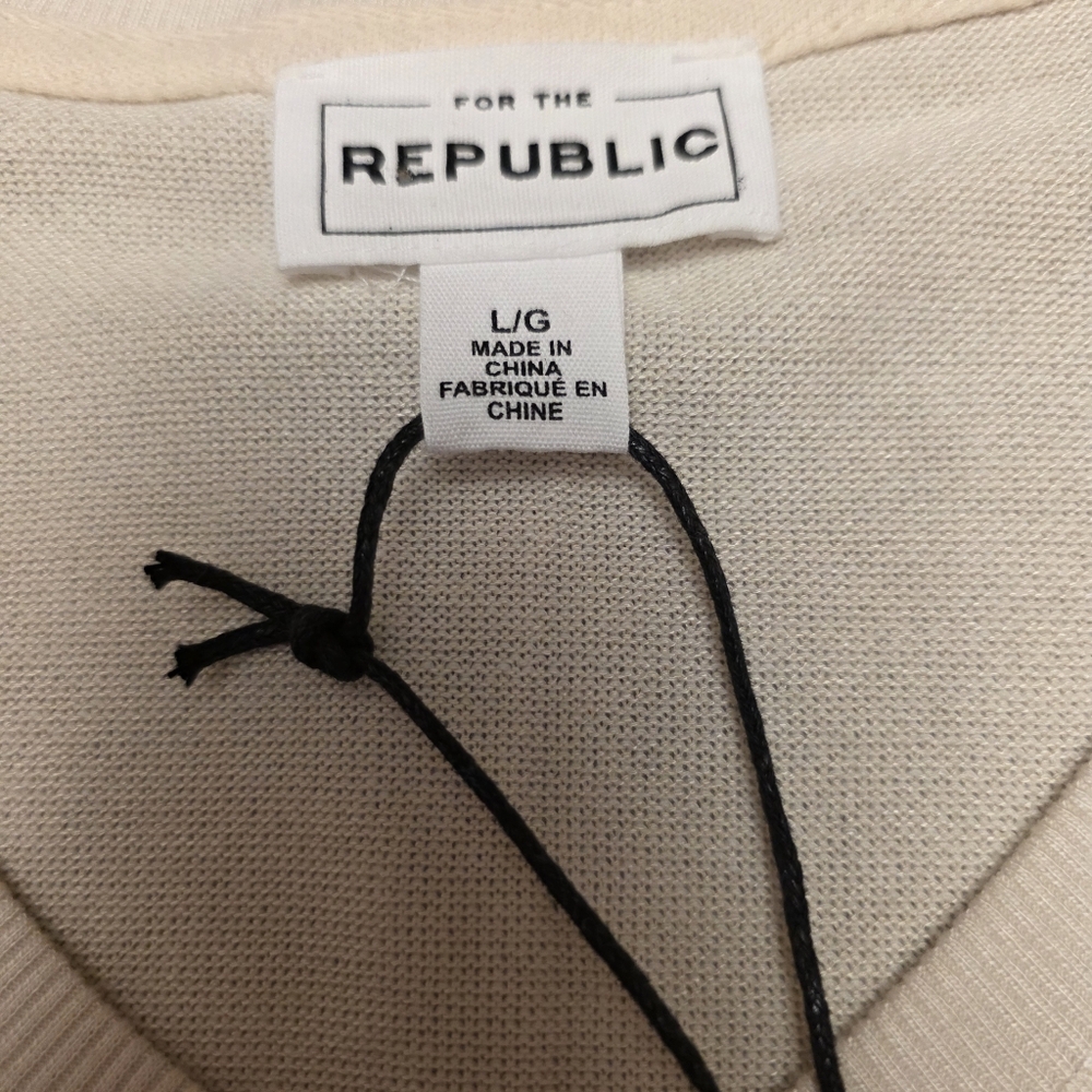 For The Republic Oversized V-Neck Sweater Size L NWT - Picture 9 of 9